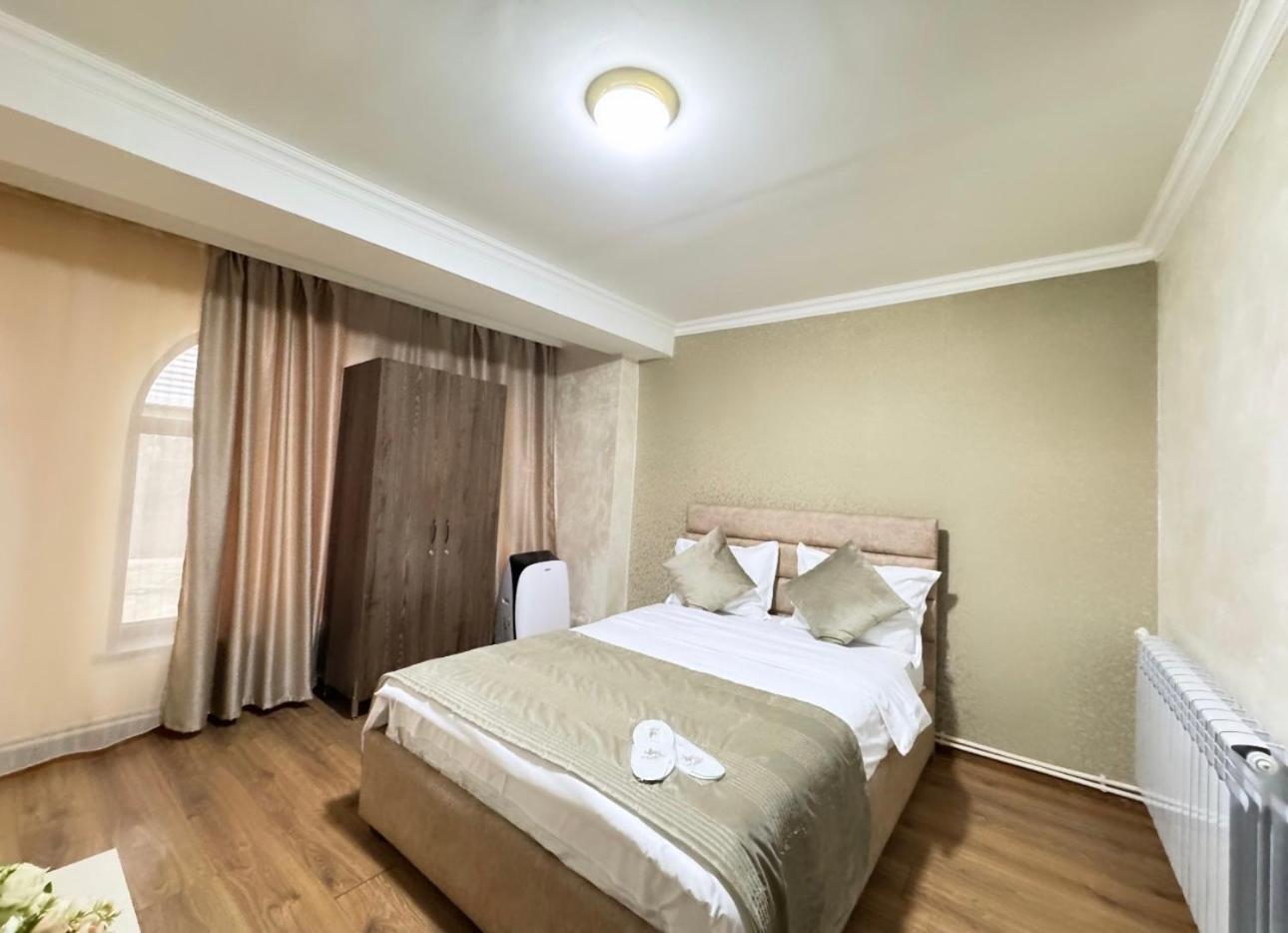 Yerevan Hotel Habitación foto