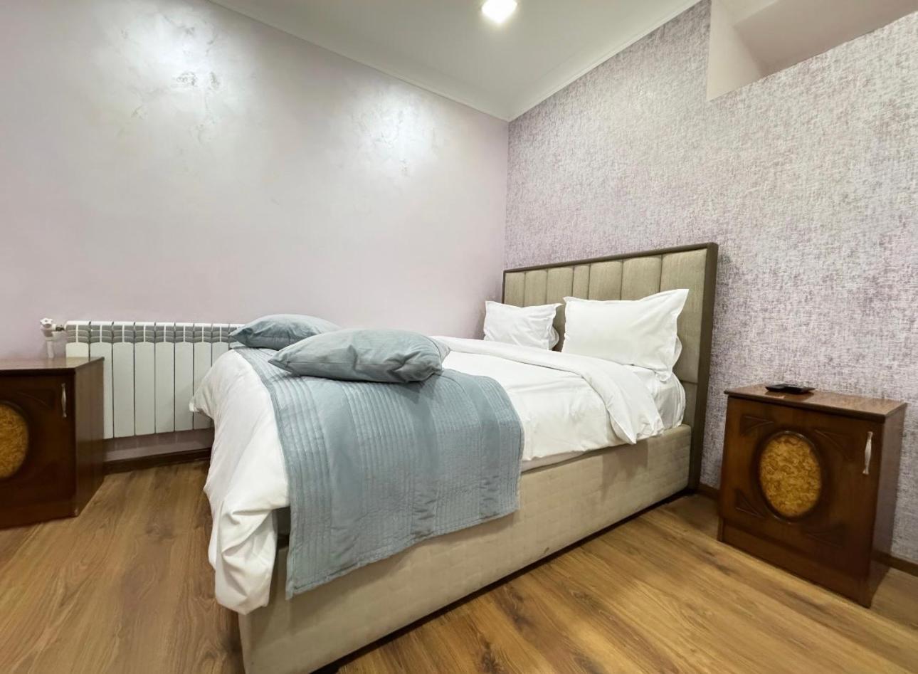 Yerevan Hotel Habitación foto
