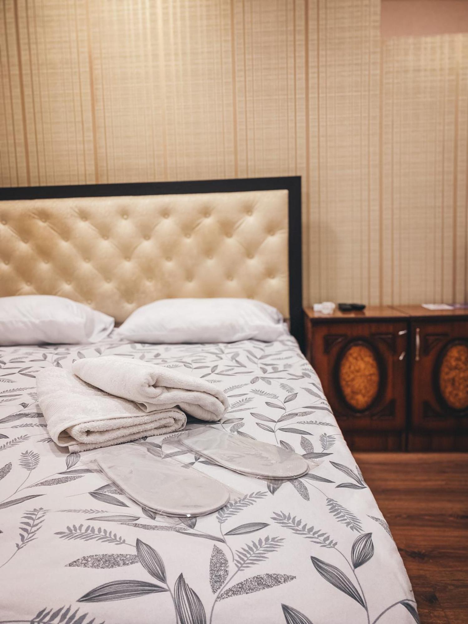 Yerevan Hotel Habitación foto