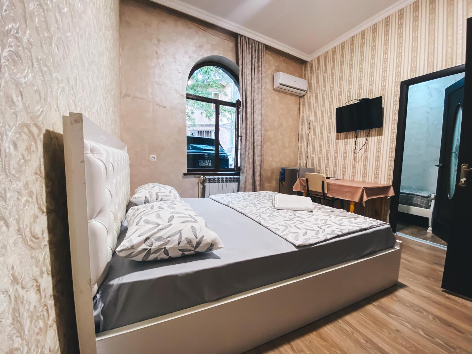 Yerevan Hotel Habitación foto