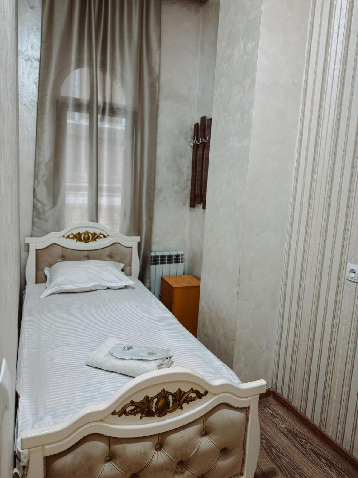 Yerevan Hotel Habitación foto